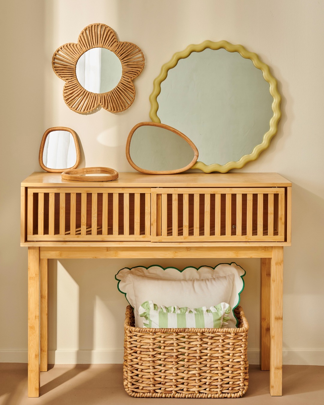 Console en bambou surmontée de miroirs